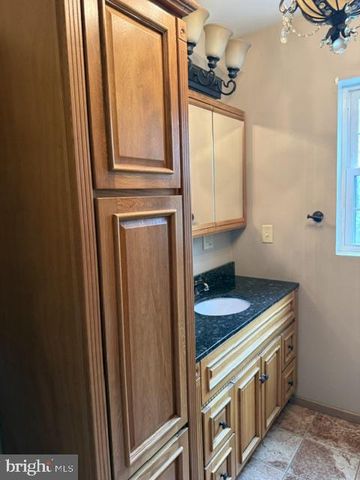 2548 LIMEKILN RD, Douglassville, PA 19518