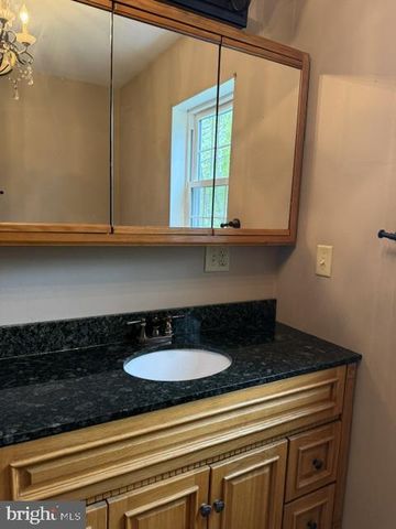 2548 LIMEKILN RD, Douglassville, PA 19518