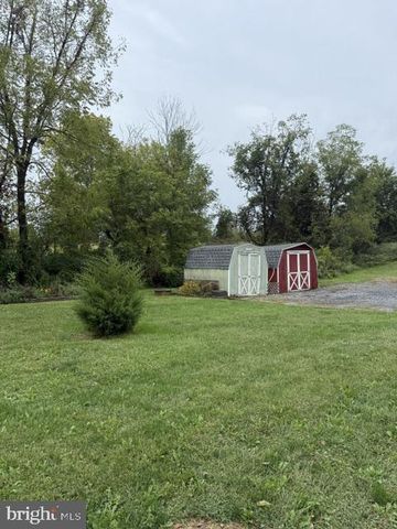 2548 LIMEKILN RD, Douglassville, PA 19518