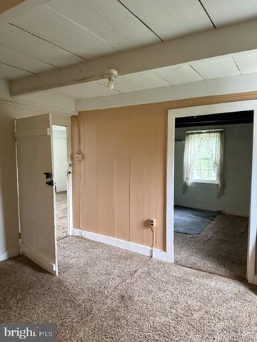 2548 LIMEKILN RD, Douglassville, PA 19518