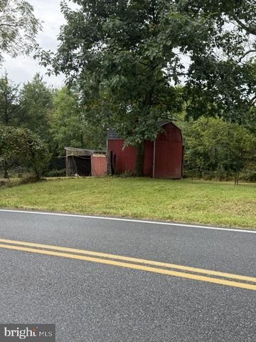 2548 LIMEKILN RD, Douglassville, PA 19518
