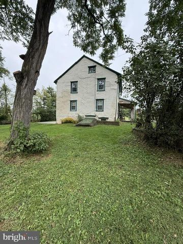 2548 LIMEKILN RD, Douglassville, PA 19518