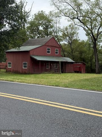 2548 LIMEKILN RD, Douglassville, PA 19518