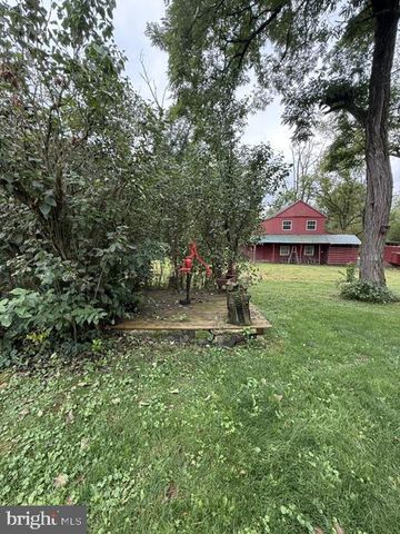 2548 LIMEKILN RD, Douglassville, PA 19518