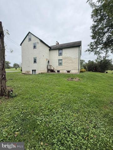 2548 LIMEKILN RD, Douglassville, PA 19518