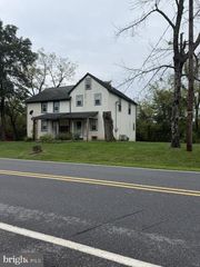 2548 LIMEKILN RD, Douglassville, PA 19518