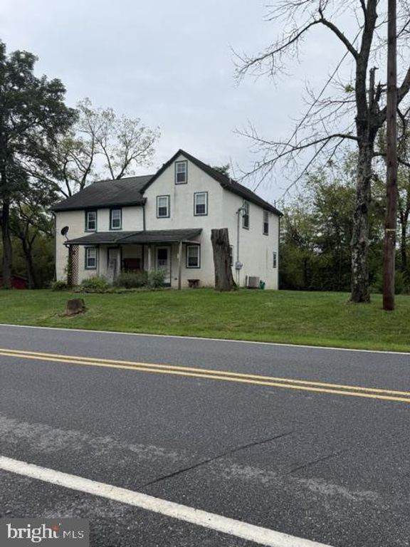 2548 LIMEKILN RD, Douglassville, PA 19518
