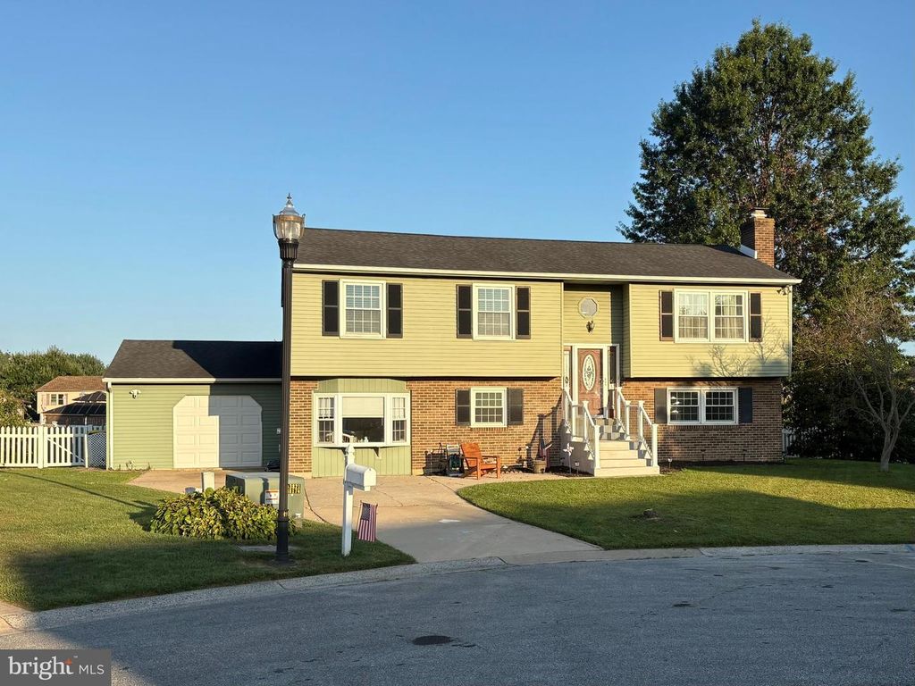 7 REYBURN CT, Bear, DE 19701