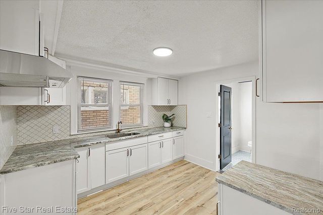 3869 Burns Street, Detroit, MI 48214