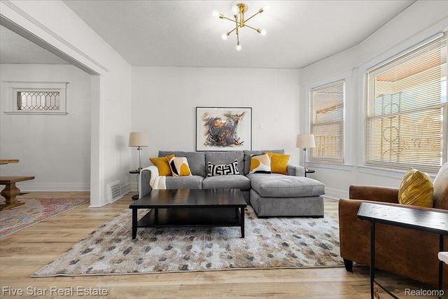 3869 Burns Street, Detroit, MI 48214