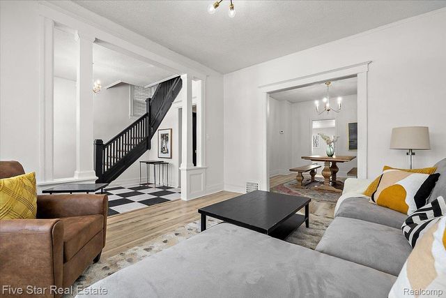 3869 Burns Street, Detroit, MI 48214