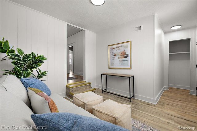 3869 Burns Street, Detroit, MI 48214