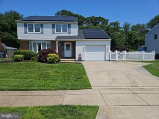 327 LINCOLN AVE, Edgewater Park, NJ 08010