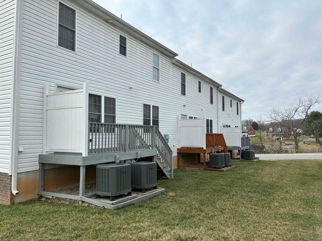 15 COLLINSWOOD WAY, Staunton, VA 24401