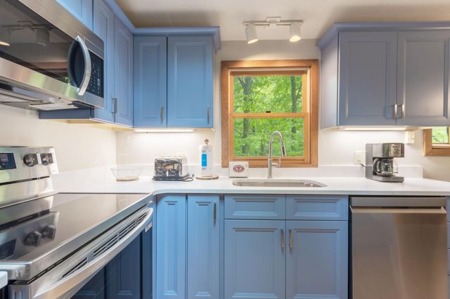 28310 Shorewood Drive, Covert, MI 49043