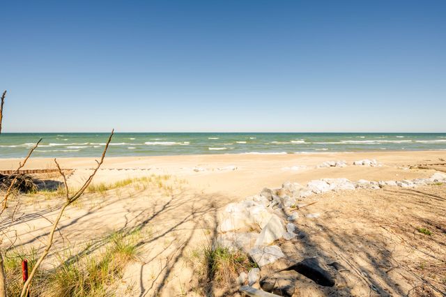 28310 Shorewood Drive, Covert, MI 49043