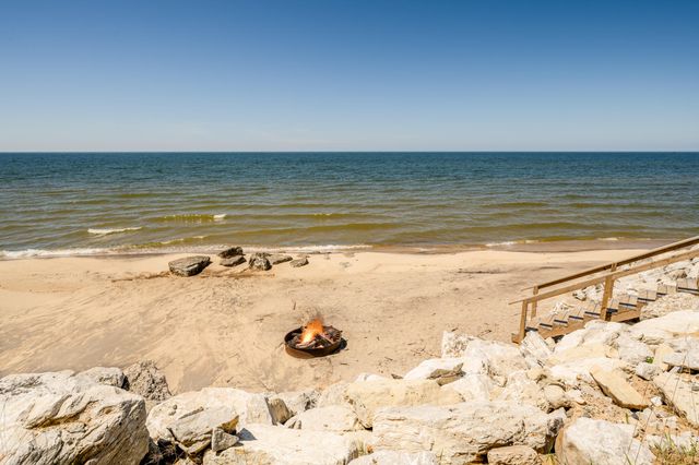 28310 Shorewood Drive, Covert, MI 49043