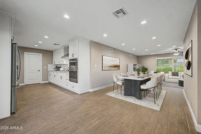 7115 W JOHN CABOT Road, Glendale, AZ 85308