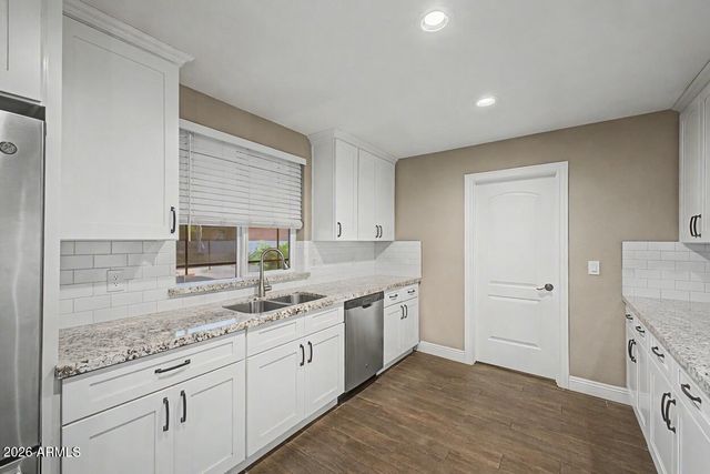 7115 W JOHN CABOT Road, Glendale, AZ 85308
