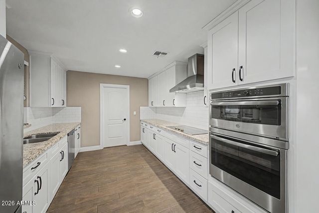 7115 W JOHN CABOT Road, Glendale, AZ 85308