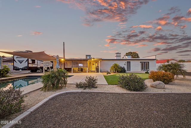 7115 W JOHN CABOT Road, Glendale, AZ 85308