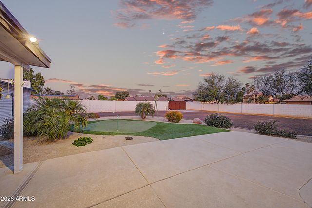 7115 W JOHN CABOT Road, Glendale, AZ 85308