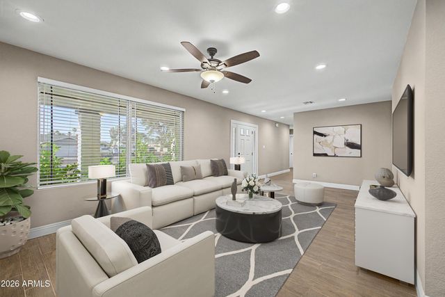 7115 W JOHN CABOT Road, Glendale, AZ 85308