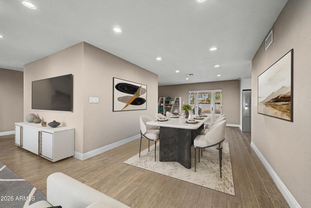 7115 W JOHN CABOT Road, Glendale, AZ 85308