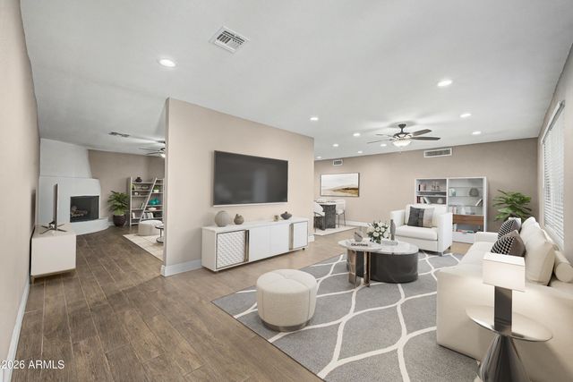 7115 W JOHN CABOT Road, Glendale, AZ 85308