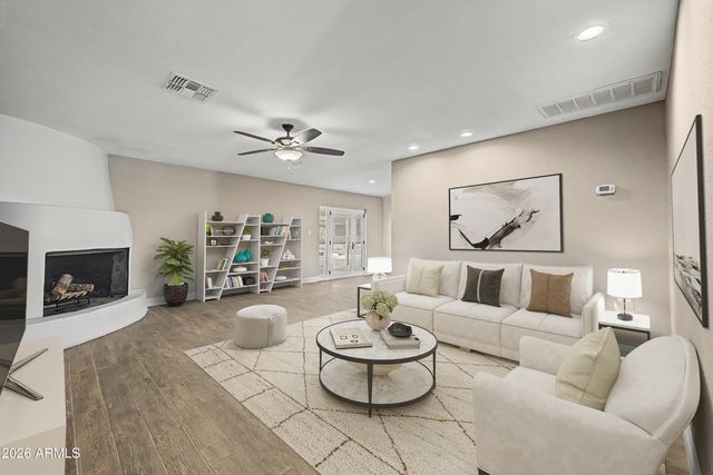 7115 W JOHN CABOT Road, Glendale, AZ 85308