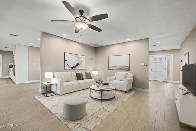 7115 W JOHN CABOT Road, Glendale, AZ 85308