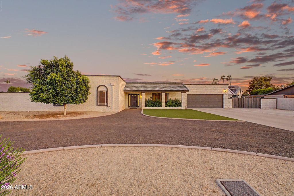 7115 W JOHN CABOT Road, Glendale, AZ 85308