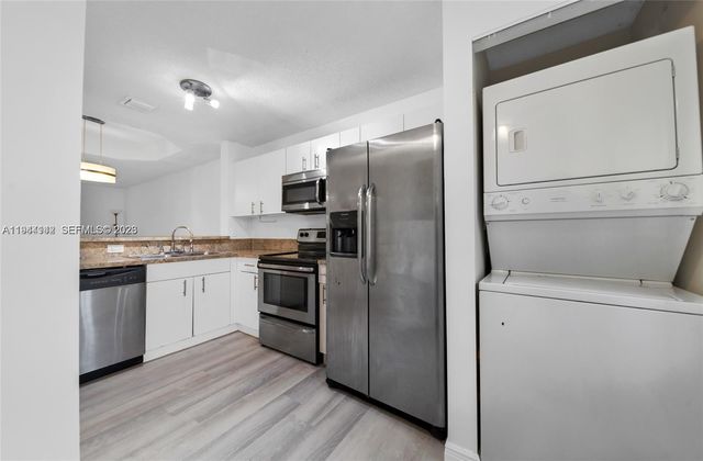 14260 SW 121st Pl 11, Miami, FL 33186