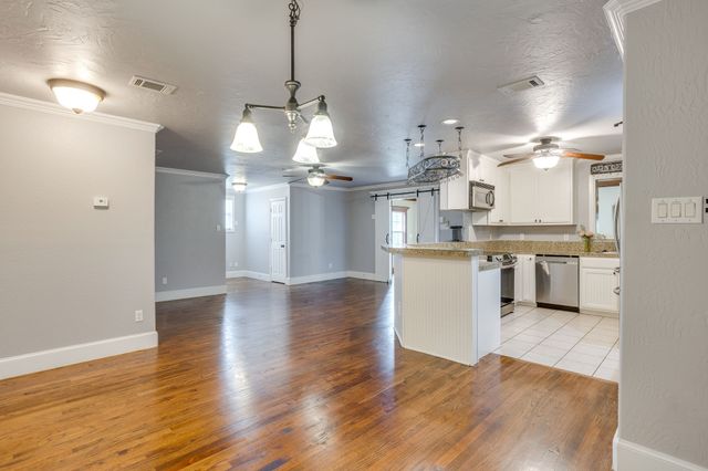 1480 Fox Lane, Burleson, TX 76028