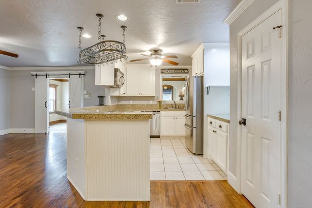 1480 Fox Lane, Burleson, TX 76028