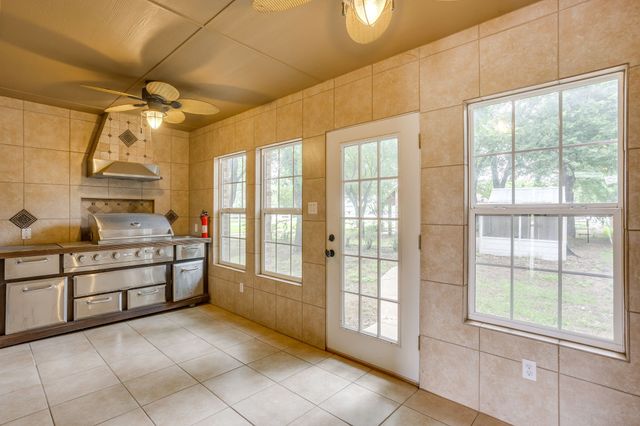 1480 Fox Lane, Burleson, TX 76028