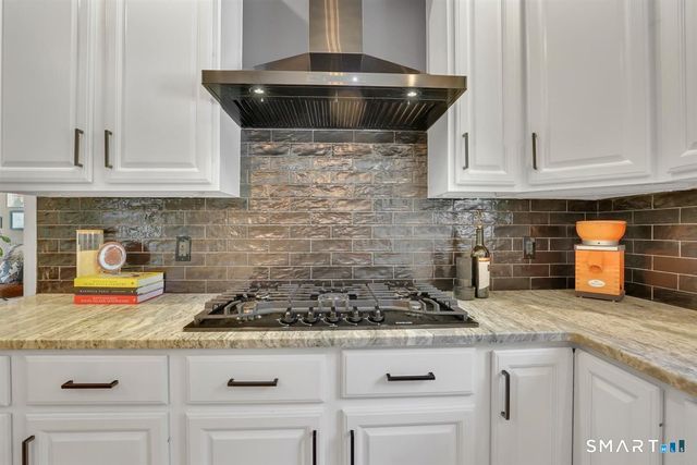 18 Jacob Lane, Killingworth, CT 06419