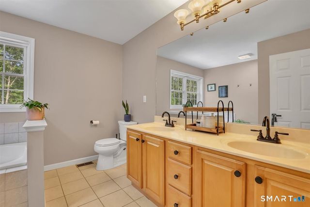 18 Jacob Lane, Killingworth, CT 06419