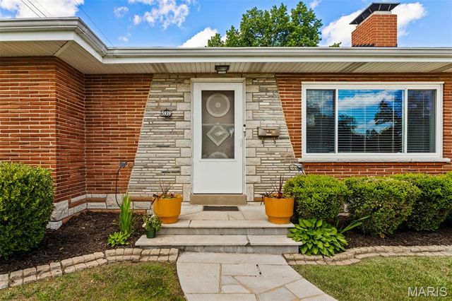 5939 Hilgard Place, St Louis, MO 63109