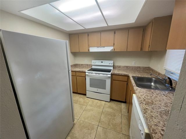 584 FAIRWAYS LANE F102, Ocala, FL 34472