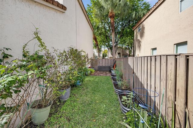 1260 NW 110th Ave, Plantation, FL 33322