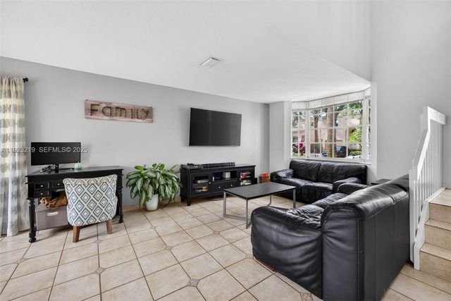 1260 NW 110th Ave, Plantation, FL 33322