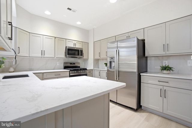 15 HEWETSON CT, Lutherville Timonium, MD 21093