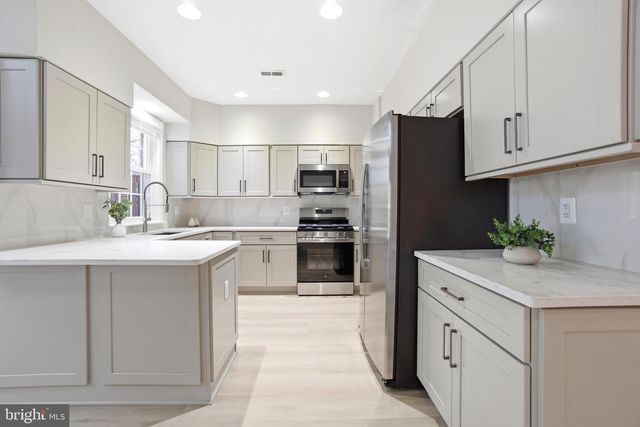 15 HEWETSON CT, Lutherville Timonium, MD 21093