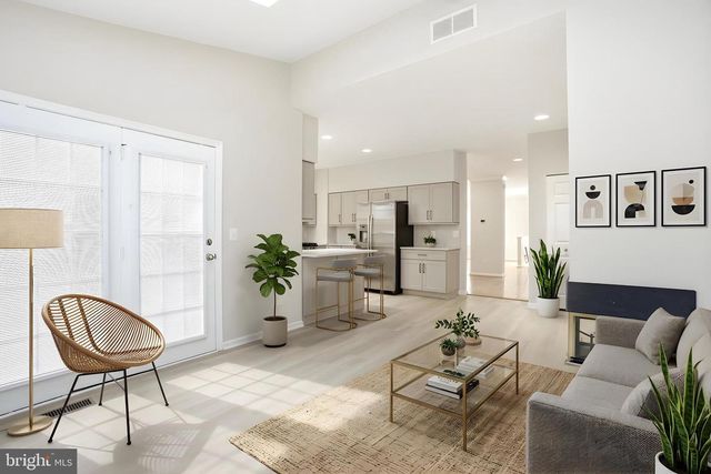 15 HEWETSON CT, Lutherville Timonium, MD 21093