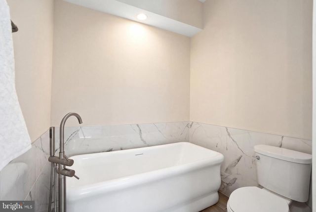 15 HEWETSON CT, Lutherville Timonium, MD 21093