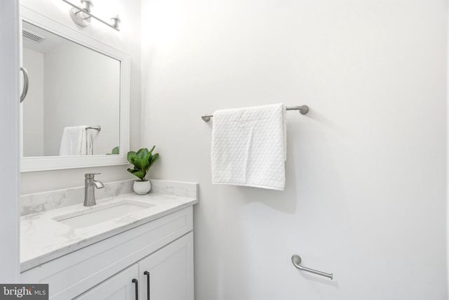 15 HEWETSON CT, Lutherville Timonium, MD 21093