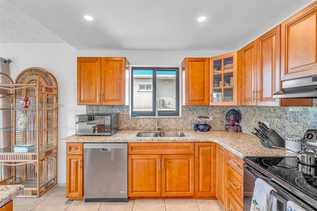 877 Ellen Dr., Key Largo, FL 33037