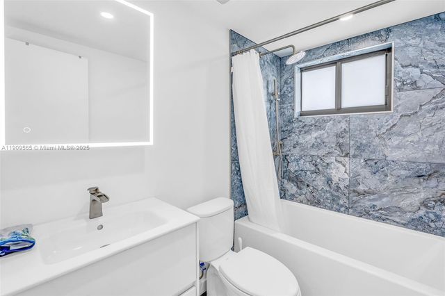 877 Ellen Dr., Key Largo, FL 33037