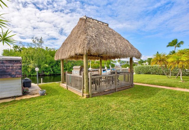 877 Ellen Dr., Key Largo, FL 33037